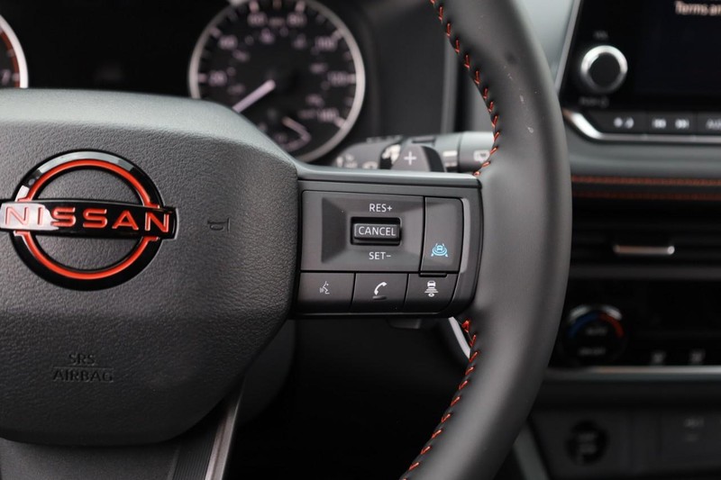 Nissan Rogue Vehicle Image 10