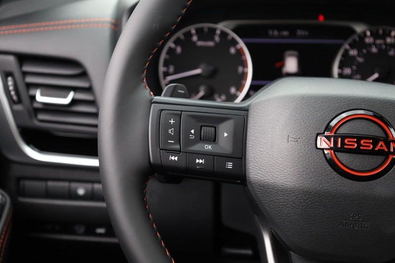 Nissan Rogue Vehicle Image 11