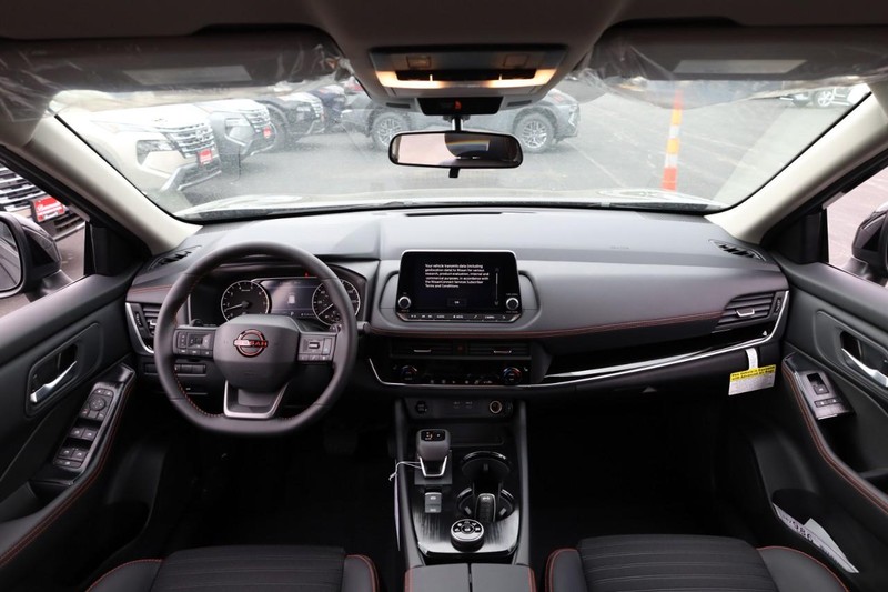 Nissan Rogue Vehicle Image 16