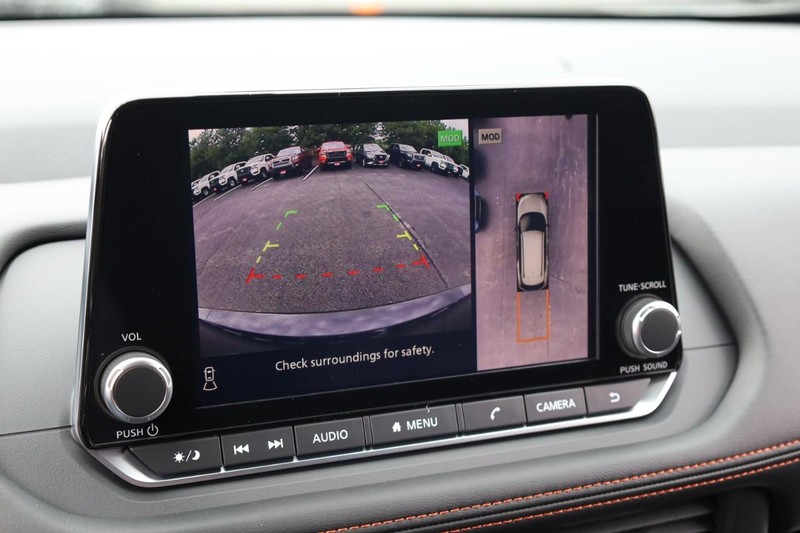Nissan Rogue Vehicle Image 19