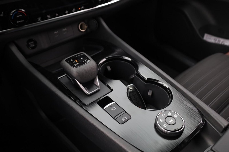 Nissan Rogue Vehicle Image 22