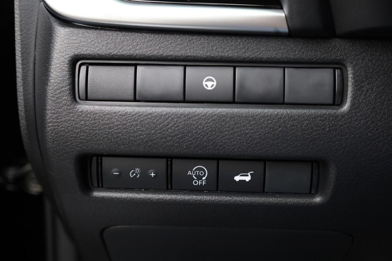 Nissan Rogue Vehicle Image 23