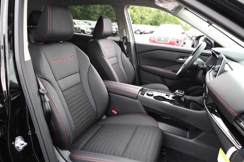 Nissan Rogue Vehicle Image 24
