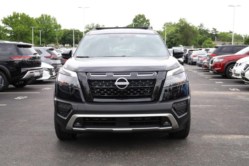 Nissan Pathfinder Vehicle Image 03