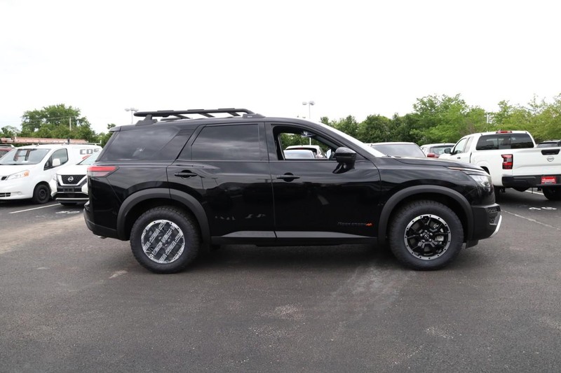 Nissan Pathfinder Vehicle Image 04