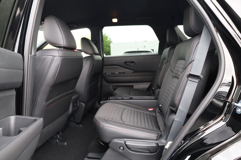 Nissan Pathfinder Vehicle Image 09