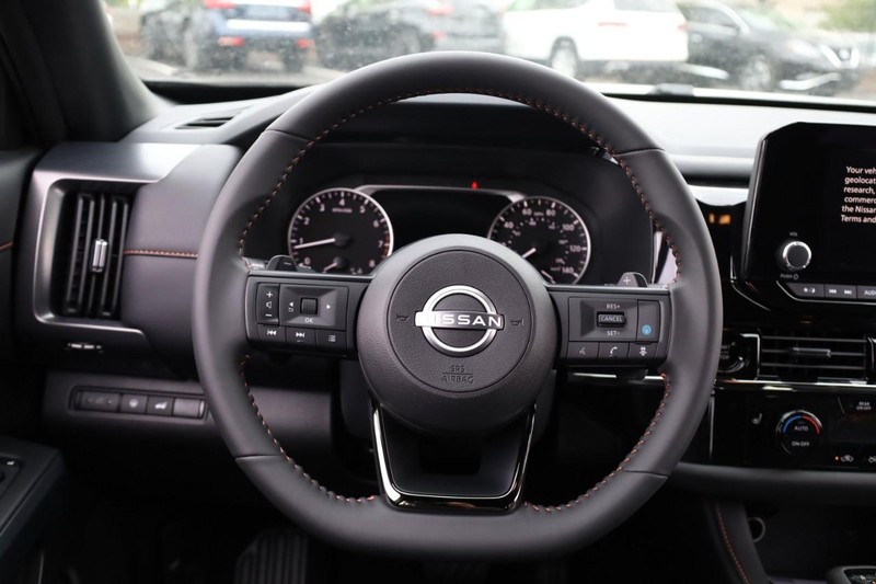 Nissan Pathfinder Vehicle Image 10