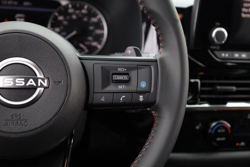 Nissan Pathfinder Vehicle Image 11