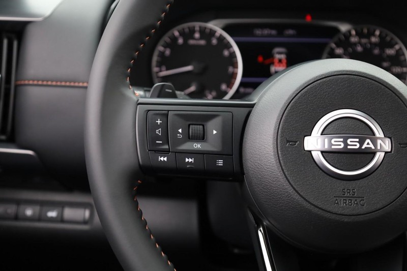 Nissan Pathfinder Vehicle Image 12
