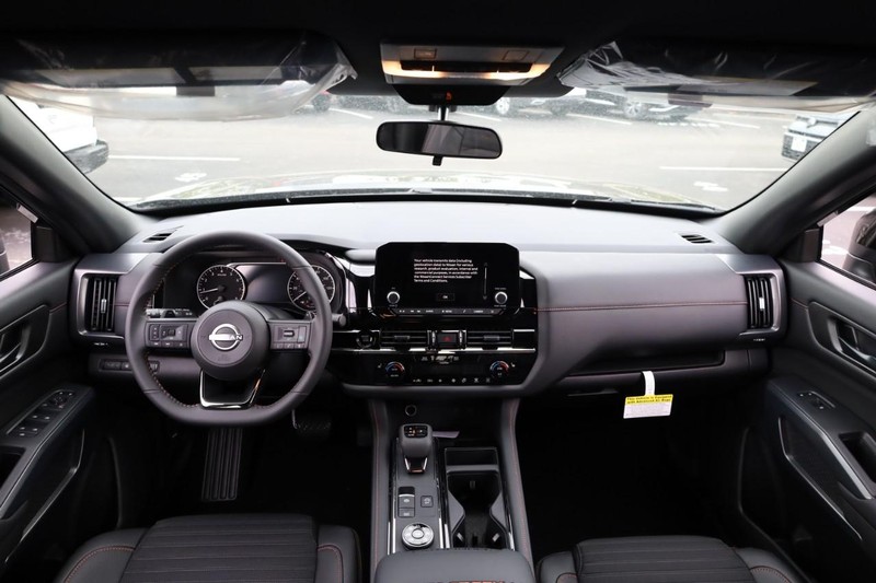 Nissan Pathfinder Vehicle Image 13