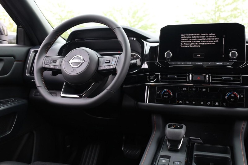 Nissan Pathfinder Vehicle Image 15