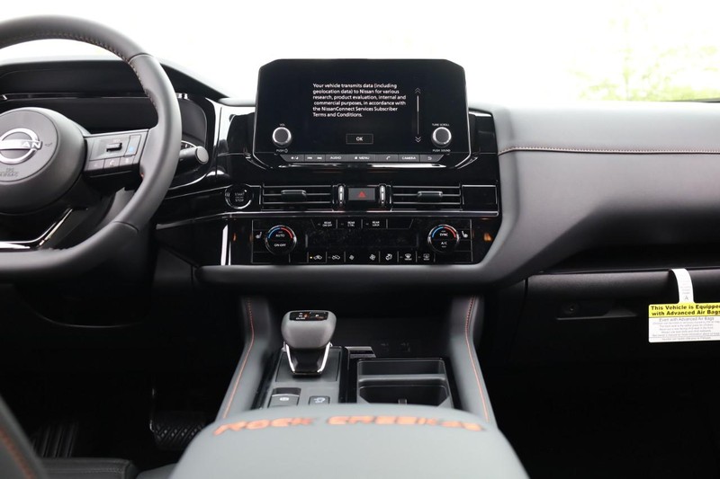 Nissan Pathfinder Vehicle Image 16