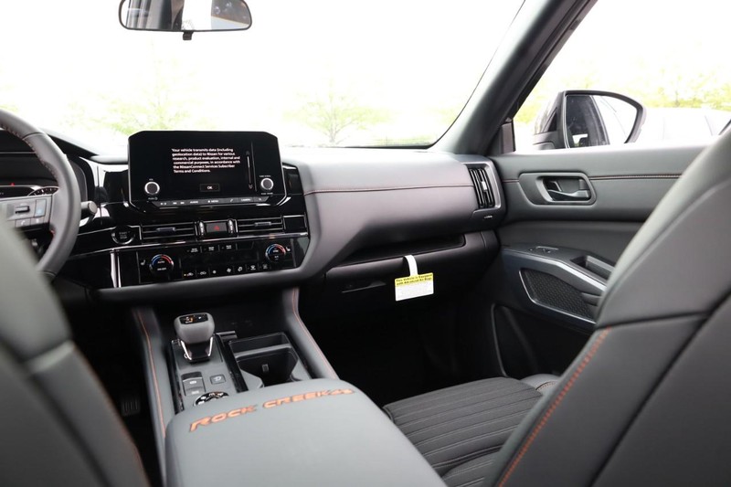 Nissan Pathfinder Vehicle Image 17