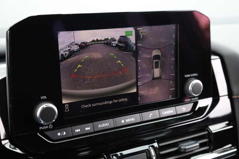 Nissan Pathfinder Vehicle Image 21