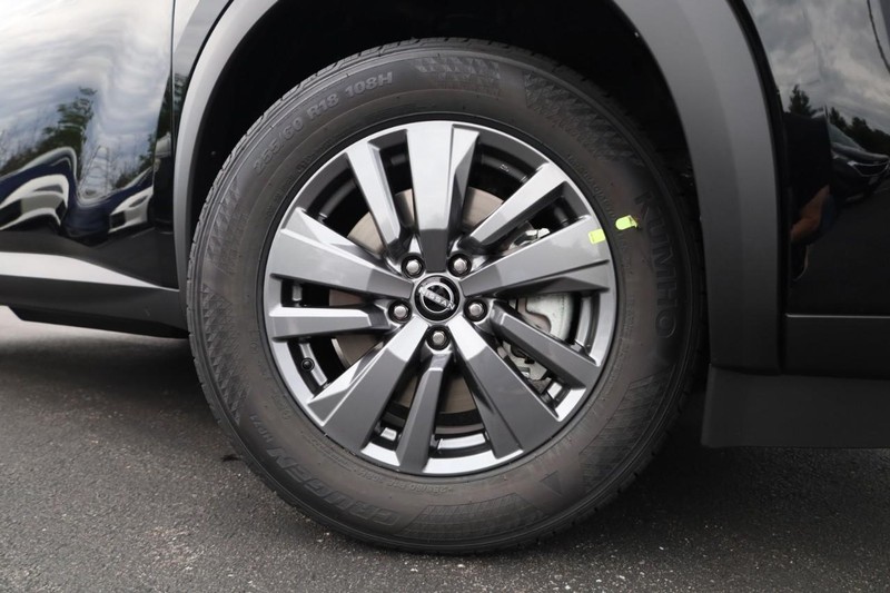 Nissan Pathfinder Vehicle Image 02