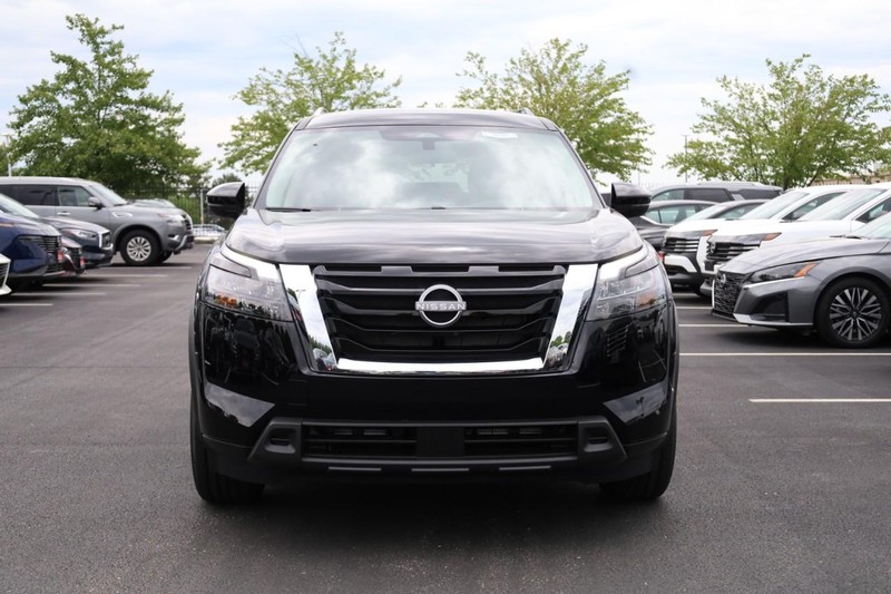 Nissan Pathfinder Vehicle Image 03