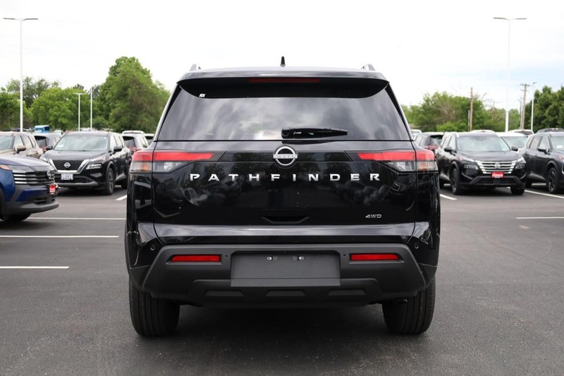 Nissan Pathfinder Vehicle Image 05