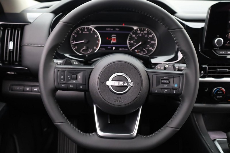 Nissan Pathfinder Vehicle Image 09
