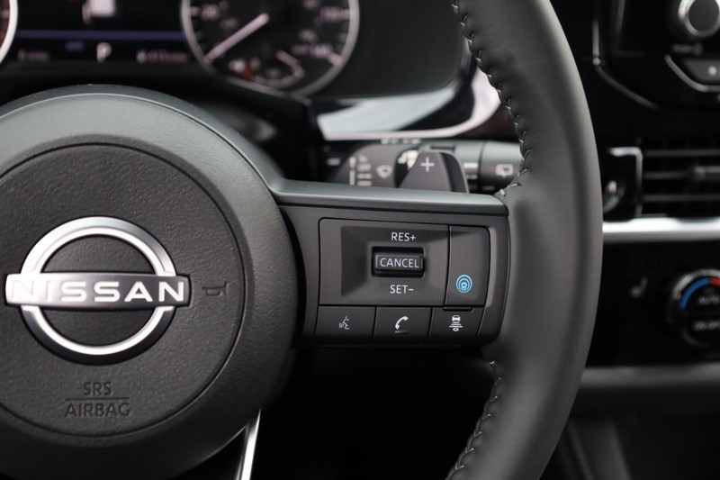 Nissan Pathfinder Vehicle Image 10