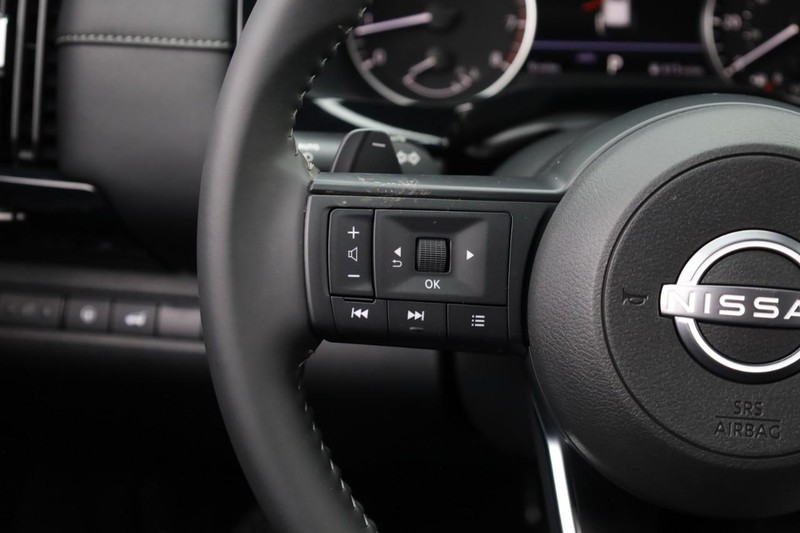 Nissan Pathfinder Vehicle Image 11