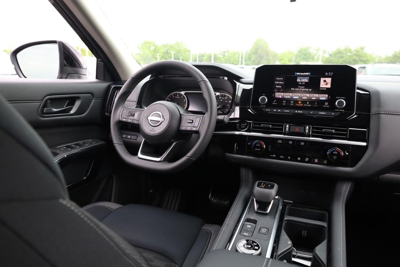 Nissan Pathfinder Vehicle Image 13
