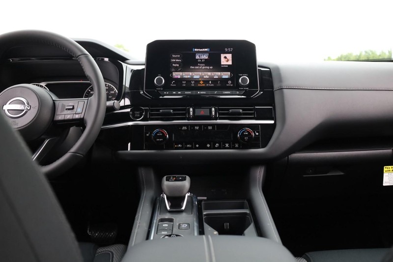 Nissan Pathfinder Vehicle Image 15