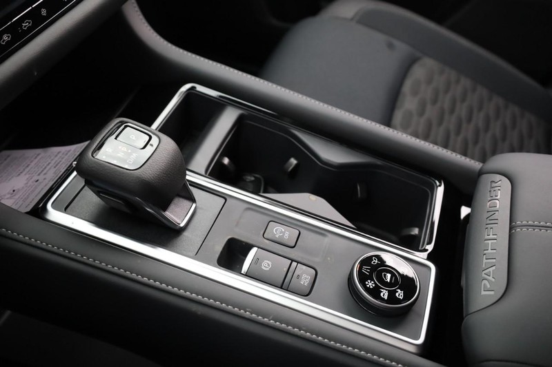 Nissan Pathfinder Vehicle Image 21