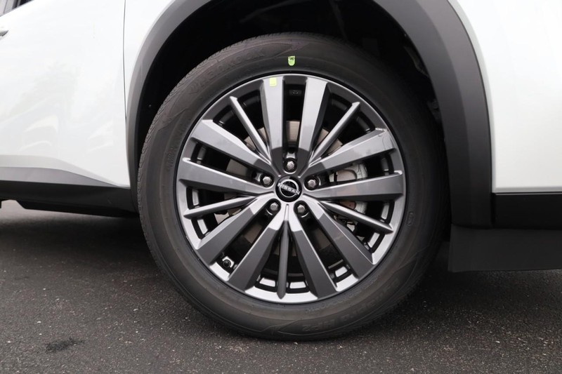 Nissan Pathfinder Vehicle Image 02
