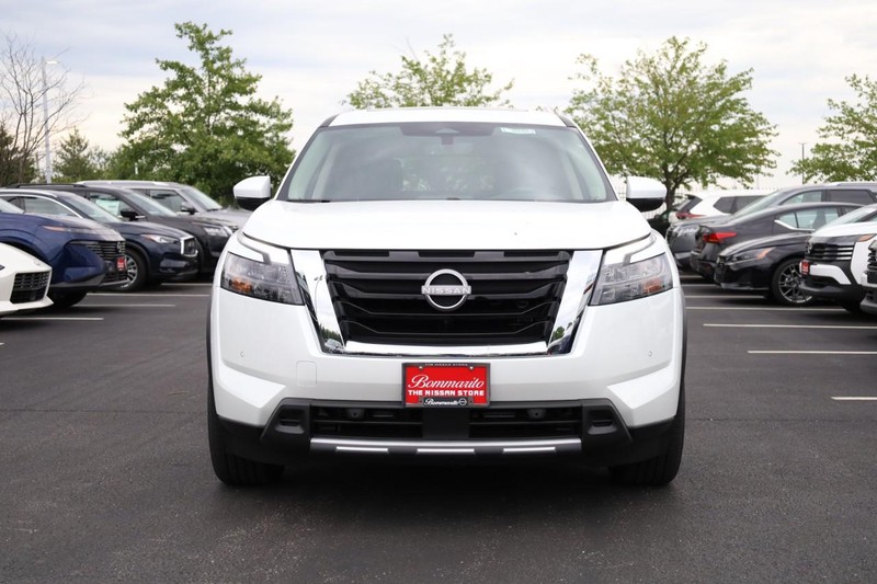 Nissan Pathfinder Vehicle Image 03