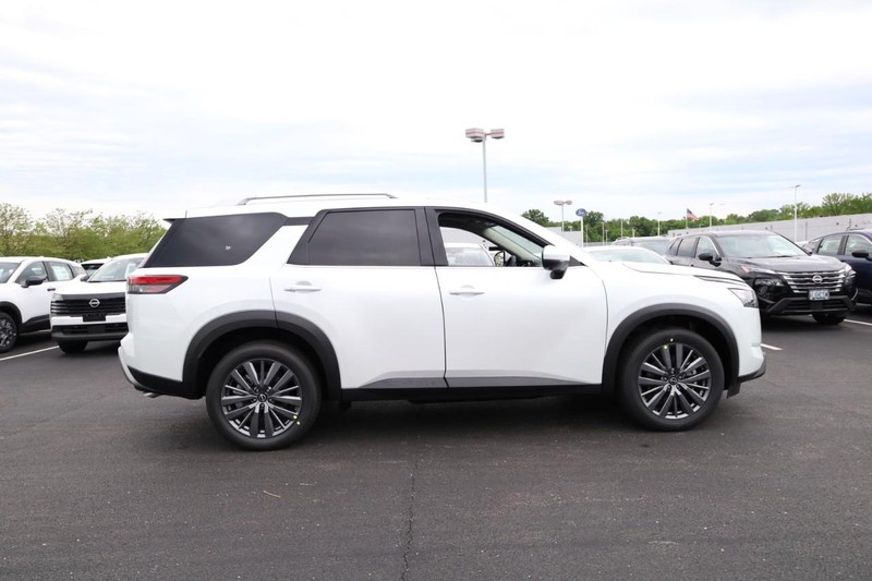 Nissan Pathfinder Vehicle Image 04