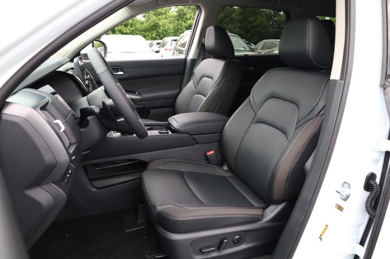 Nissan Pathfinder Vehicle Image 08