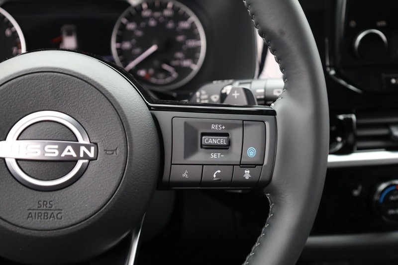Nissan Pathfinder Vehicle Image 11