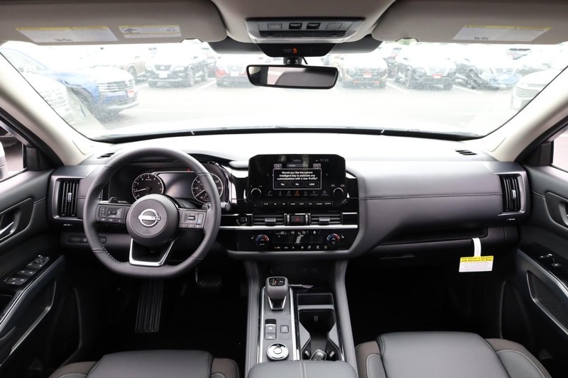 Nissan Pathfinder Vehicle Image 13