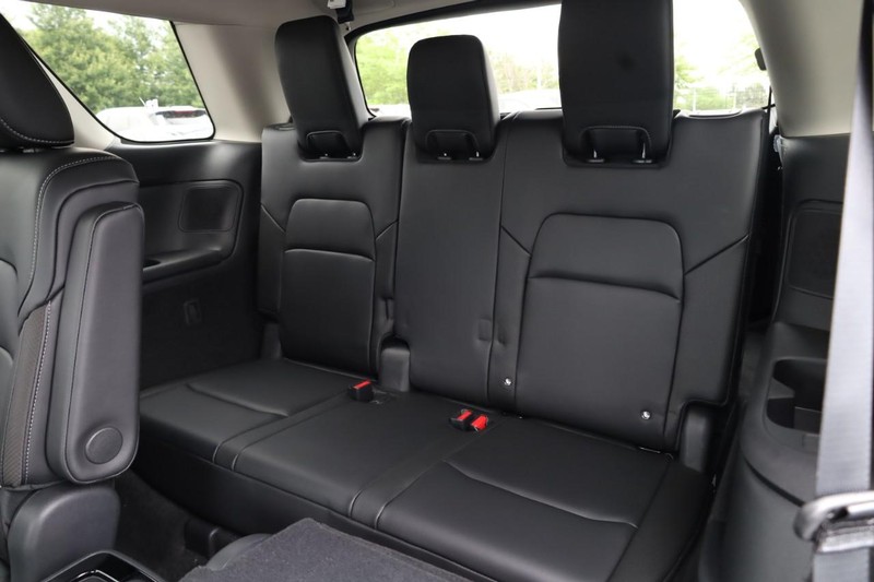 Nissan Pathfinder Vehicle Image 18