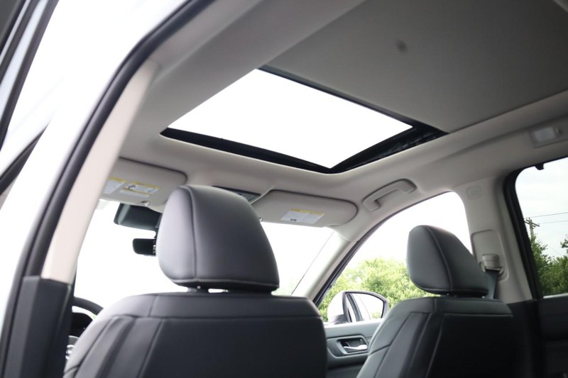 Nissan Pathfinder Vehicle Image 19