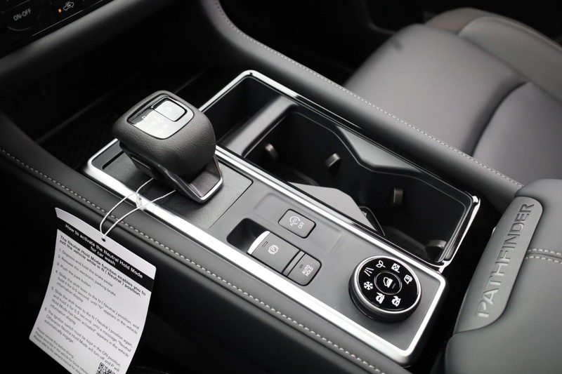 Nissan Pathfinder Vehicle Image 26
