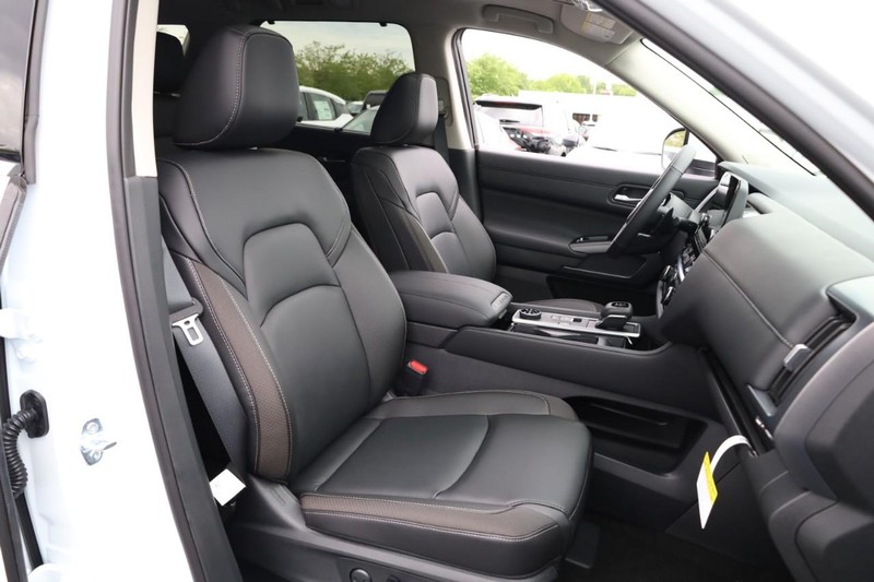 Nissan Pathfinder Vehicle Image 28