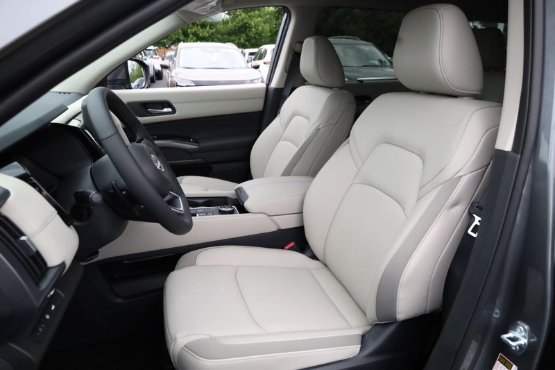 Nissan Pathfinder Vehicle Image 08