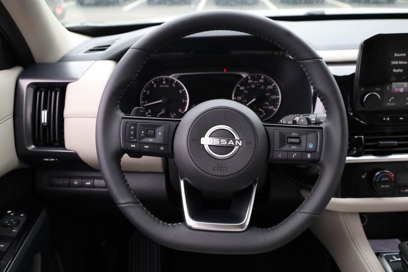 Nissan Pathfinder Vehicle Image 10