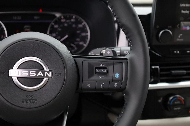 Nissan Pathfinder Vehicle Image 11