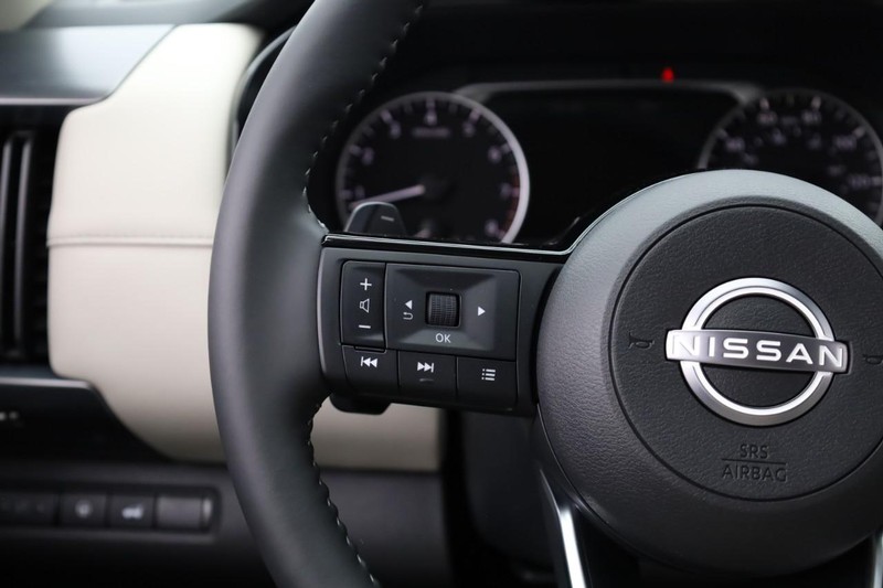 Nissan Pathfinder Vehicle Image 12