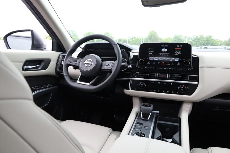 Nissan Pathfinder Vehicle Image 13