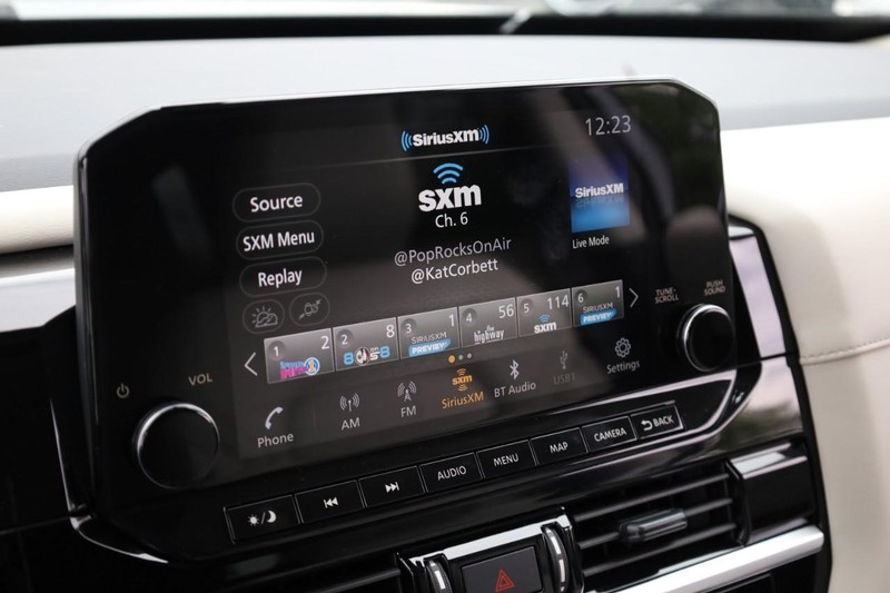 Nissan Pathfinder Vehicle Image 19