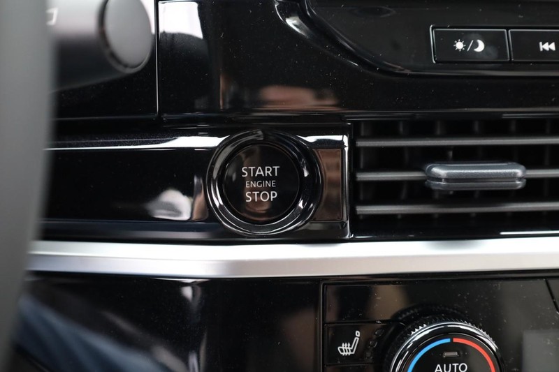 Nissan Pathfinder Vehicle Image 22