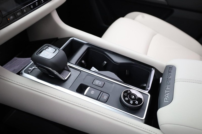 Nissan Pathfinder Vehicle Image 23