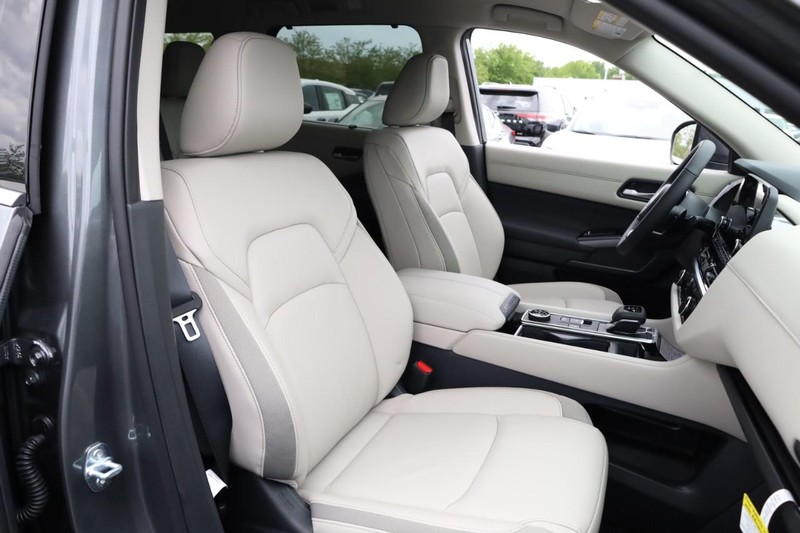 Nissan Pathfinder Vehicle Image 24