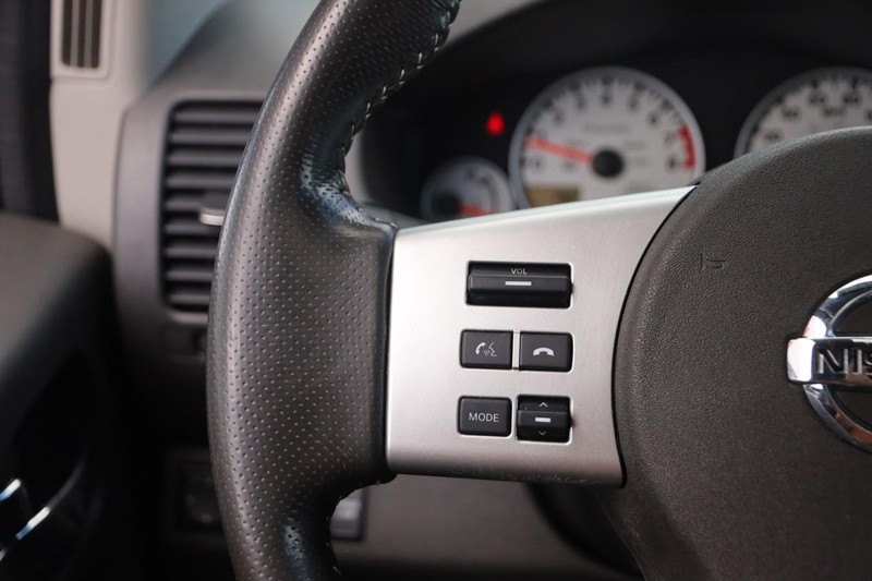 Nissan Frontier Vehicle Image 12
