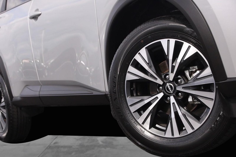 Nissan Rogue Vehicle Image 03
