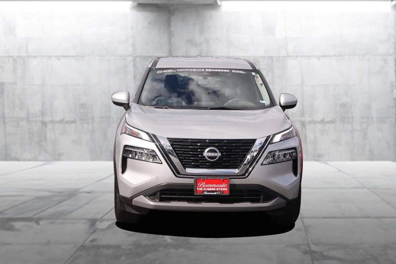 Nissan Rogue Vehicle Image 04