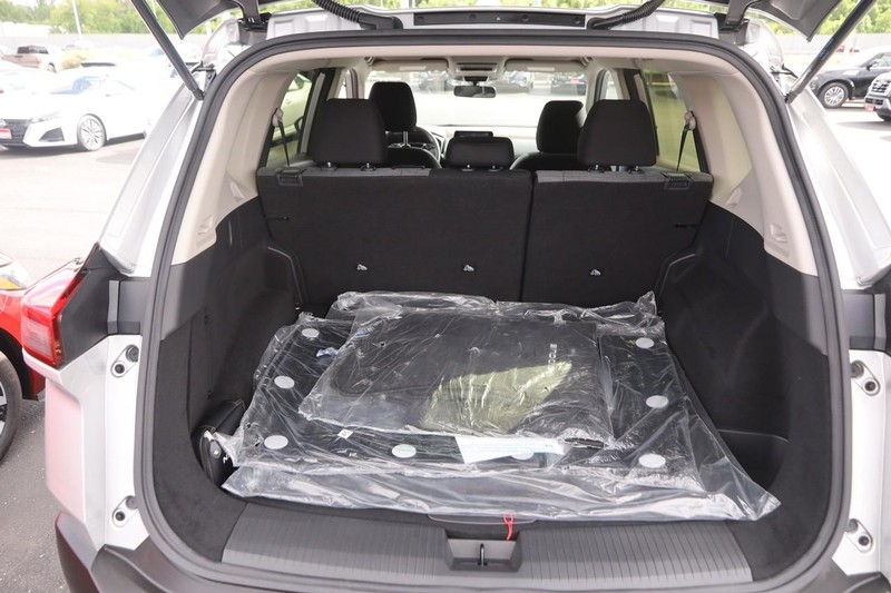 Nissan Rogue Vehicle Image 07